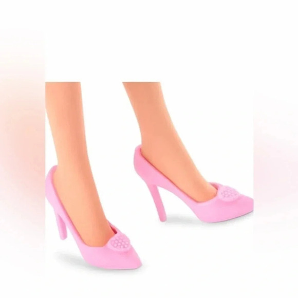 Barbie The Movie Collectible Doll, Margot Robbie as Barbie in Pink Gingh… - Picture 5 of 7